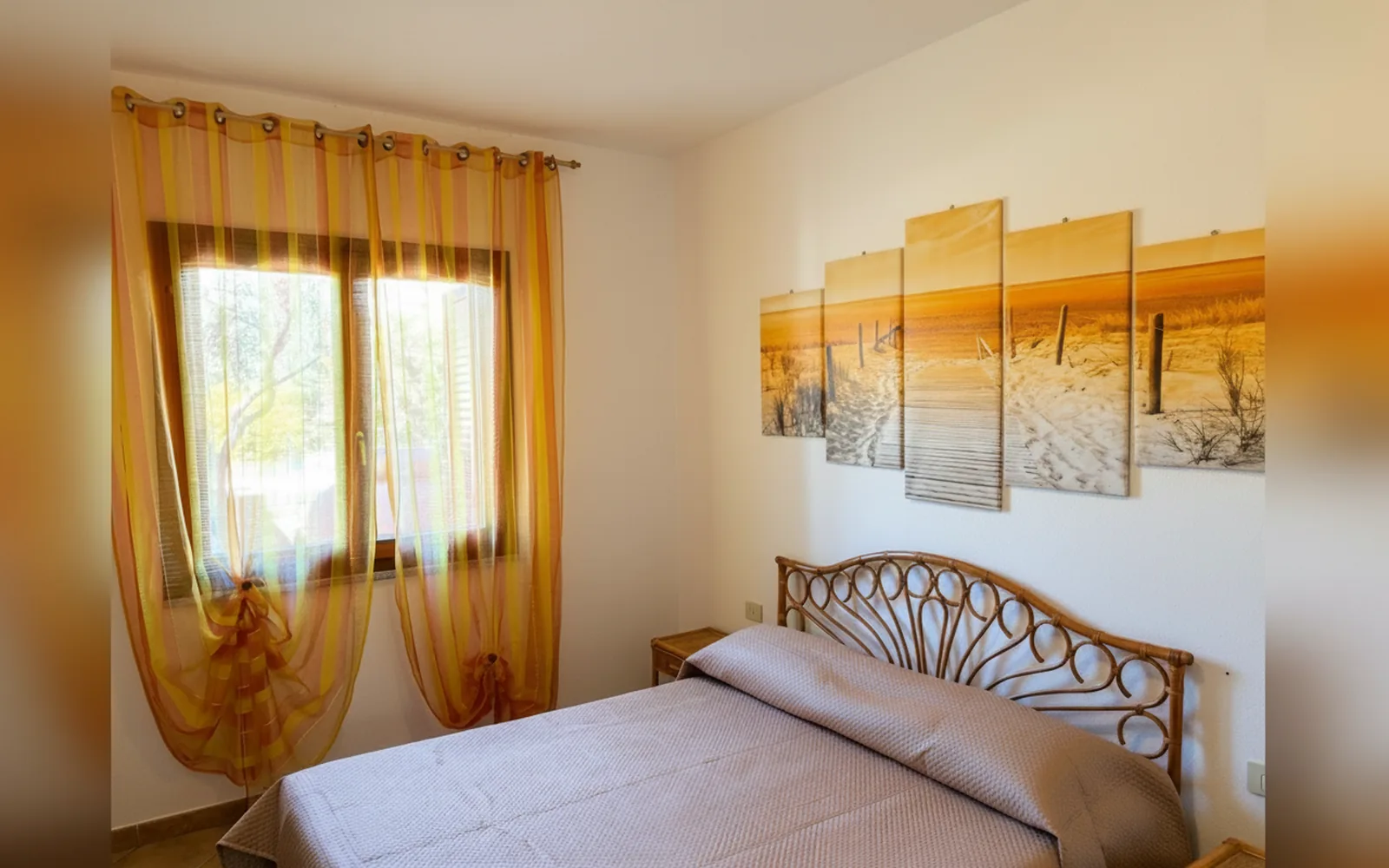 La camera matrimoniale di Villetta Kalòs, con letto matrimoniale large