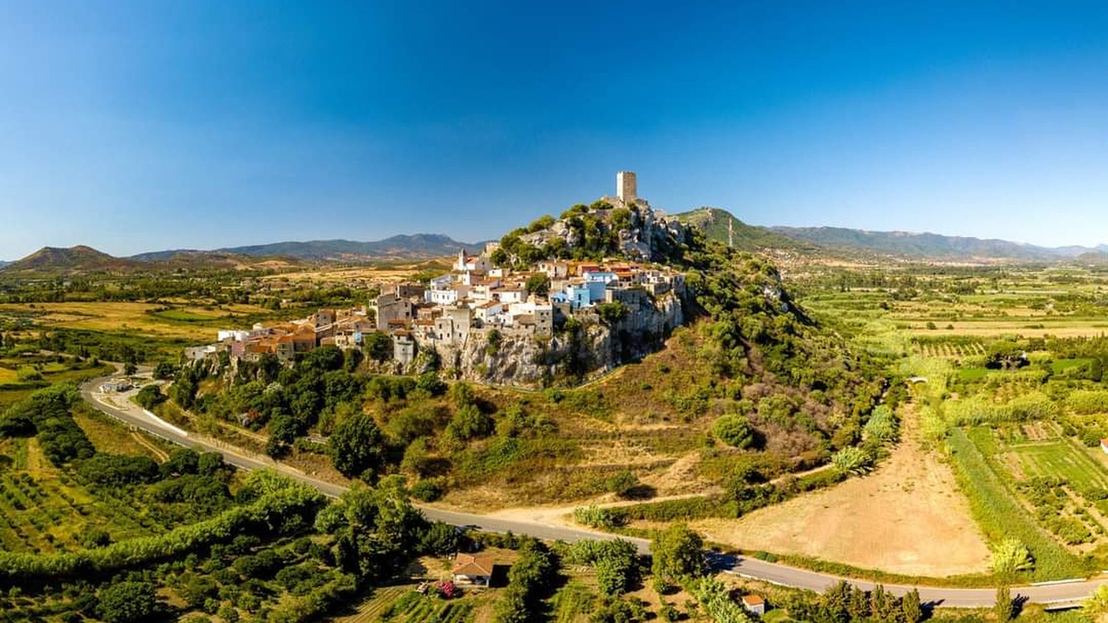 Castello della Fava e Borgo di Posada, nei dintorni di Posada